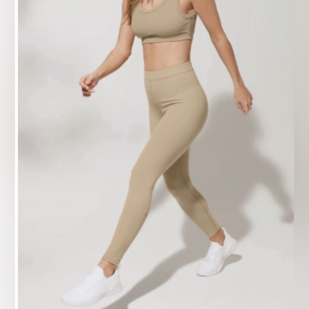 ALO Yoga Ribbed Blissful 7/8 Leggings in California Sand - Picture 2 of 6